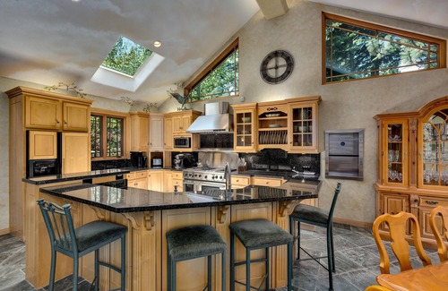 Country Club Estates House | Experience Tahoe Crestview Lodge: Scenic Views & Premium Amenities