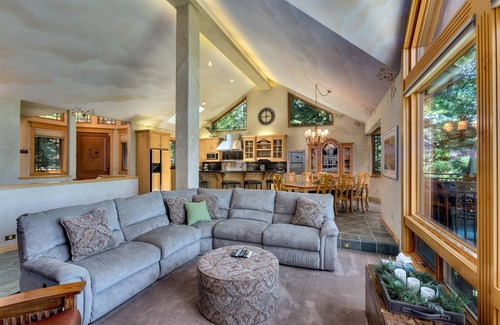 Country Club Estates House | Experience Tahoe Crestview Lodge: Scenic Views & Premium Amenities