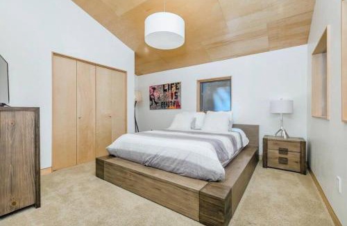 Truckee Villa | Elegant Tahoe Donner 4BR Retreat with Hot Tub & Pool
