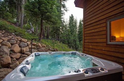 Truckee Villa | Elegant Tahoe Donner 4BR Retreat with Hot Tub & Pool