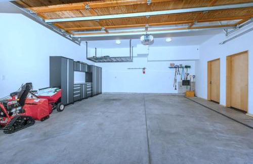 Truckee Villa | Elegant Tahoe Donner 4BR Retreat with Hot Tub & Pool
