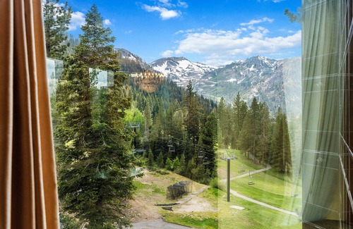 Olympic Valley Condo | Experience The Mountain Resort Oasis: VIP Suite & Spa