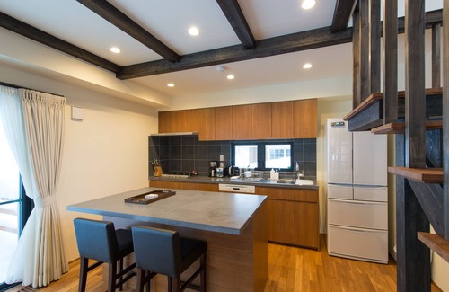 Hirafu House | Unforgettable Tahoe Lodge: 4-Star Comfort with Dining & Kitchen