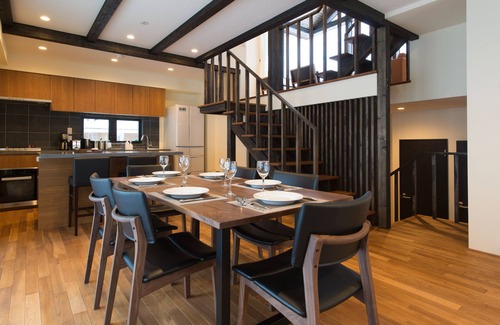 Hirafu House | Unforgettable Tahoe Lodge: 4-Star Comfort with Dining & Kitchen