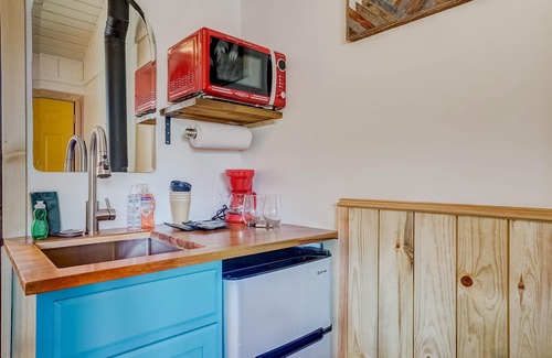 Sierra Tract Hotel | Charming Tahoe Mountain Inn: Family-Friendly with Breakfast