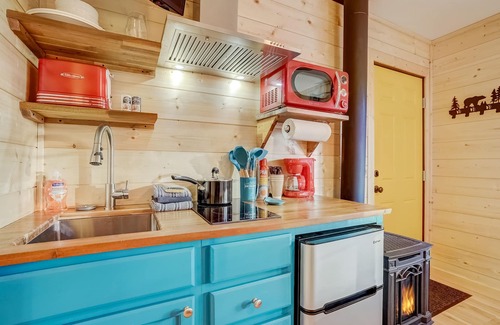 Sierra Tract Hotel | Charming Tahoe Mountain Inn: Family-Friendly with Breakfast