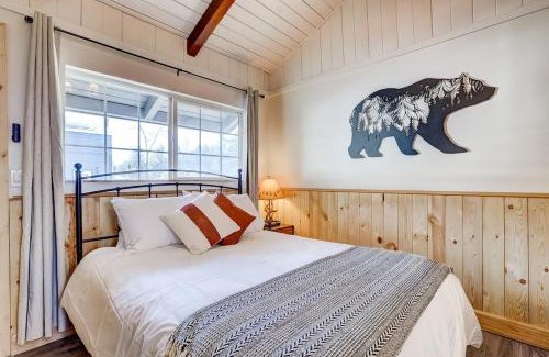 Sierra Tract Hotel | Pet-Friendly Retreat at Tahoe Mountain Inn with Hot Tub