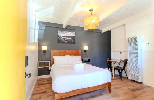 Sierra Tract Hotel | Pet-Friendly Retreat at Tahoe Mountain Inn with Hot Tub