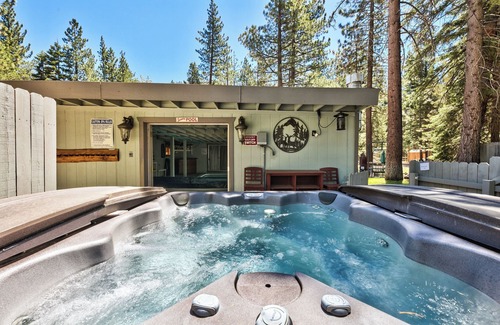 Christmas Valley Cabin | Relaxing Tahoe Retreat with Pool, Hot Tub & River Access