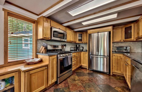 Kingswood Estates Cabin | Experience Tahoe Trail House: Hot Tub & Trails Await You