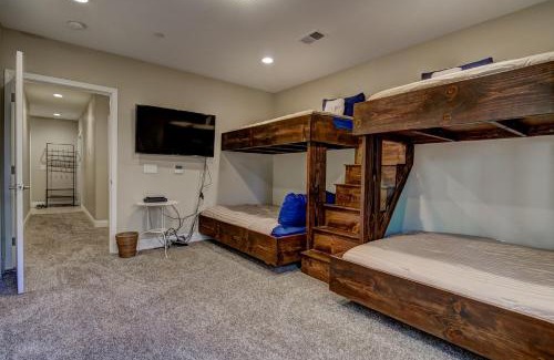 South Lake Tahoe House | Kid-Friendly Retreat at Tahoe Woods Hideout - Rated 10/10