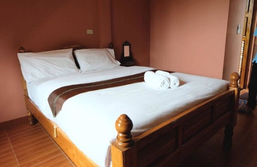 Ban Chan Hotel | Budget-Friendly Stay at Tai Asean House with Kitchen Access