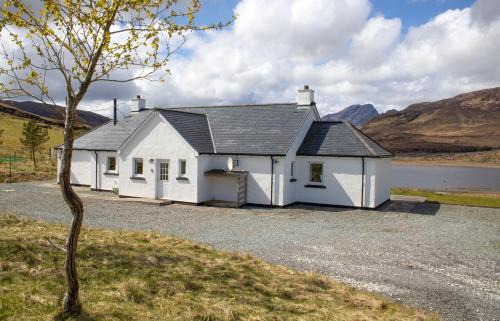 Breakish House | Elegant Taigh Cill Chriosd: Family-Friendly Retreat
