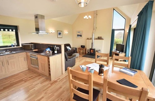 Knockaird Cottage | Cozy Taigh Eilidh with Open Fire in Port Of Ness