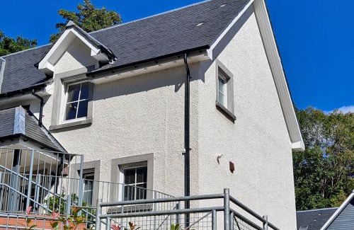 Killin House | Discover Taigh Geal: Family-Friendly 4-Star Retreat