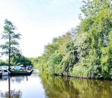 Stalham House | Cozy Bijoux Broads & Beach Base: Pet Friendly Retreat!