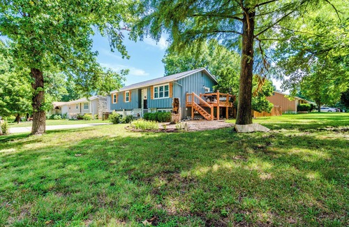 Manhattan House | Inviting Tailgate House: Fire Pit, Basketball Court & More!