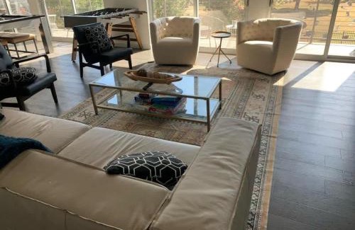 Central East Austin Apartment | Stylish Penthouse with Roof Deck & Firepit in DT Austin