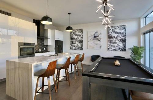 Central East Austin Apartment | Stylish Penthouse with Roof Deck & Firepit in DT Austin