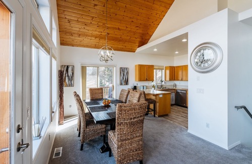 Bend House | Serene Tailwinds Farm Estate with River Views & Amenities