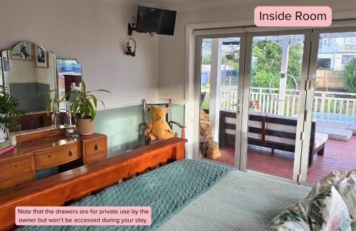Tairua House | Tairua Garden Hideaway - Homestay with Private Room