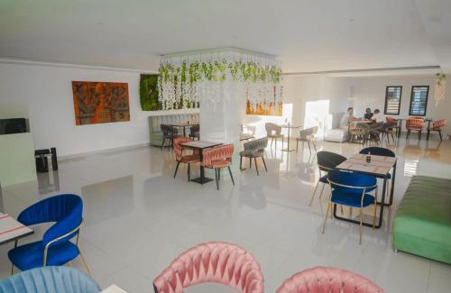 Toamasina Hotel | Exceptional Taissia: Pet-Friendly Retreat with Top Ratings
