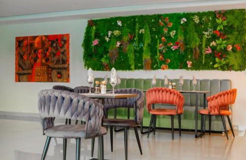 Toamasina Hotel | Exceptional Taissia: Pet-Friendly Retreat with Top Ratings