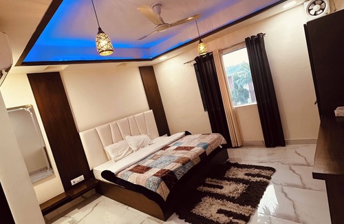 Rakabganj Bed & Breakfast | Taj Castle Homestay