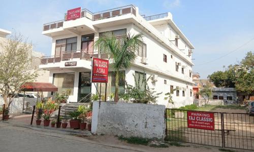 Agra House | Budget-Friendly Taj Classic Agra with Family Amenities