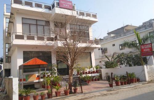 Agra House | Budget-Friendly Taj Classic Agra with Family Amenities