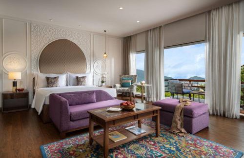Nishat-Shalimar Hotel | Exquisite Vivanta Dal View: Pool, Spa & Scenic Ocean Views