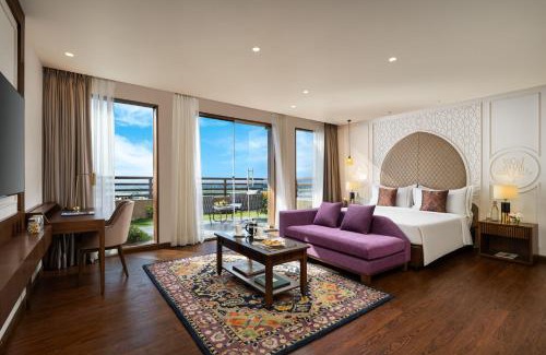 Nishat-Shalimar Hotel | Exquisite Vivanta Dal View: Pool, Spa & Scenic Ocean Views