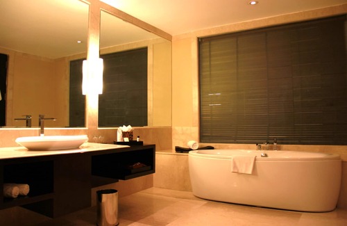 Nishat-Shalimar Hotel | Experience Luxury at Vivanta Dal View - Rated 9.2/10