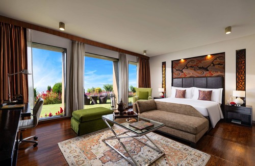 Nishat-Shalimar Hotel | Experience Luxury at Vivanta Dal View - Rated 9.2/10
