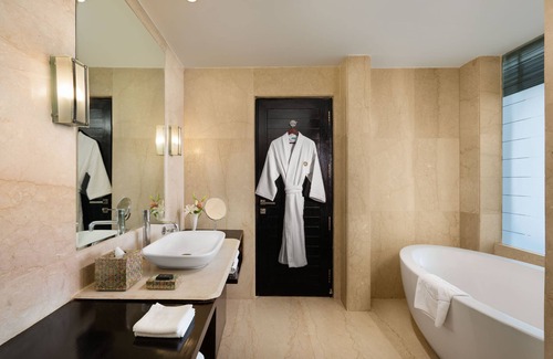 Nishat-Shalimar Hotel | Experience Luxury at Vivanta Dal View - Rated 9.2/10