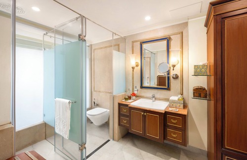Udaipur City Centre Hotel | Elegant Taj Fateh Prakash Palace: 5-Star Experience Awaits