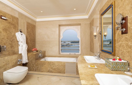 Udaipur City Centre Hotel | Elegant Taj Fateh Prakash Palace: 5-Star Experience Awaits