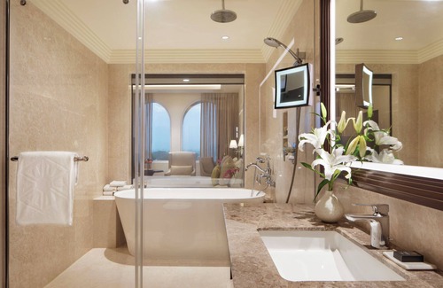 Varanasi Hotel | Relax at Taj Ganges, Varanasi - 5-Star Pool & Spa Retreat
