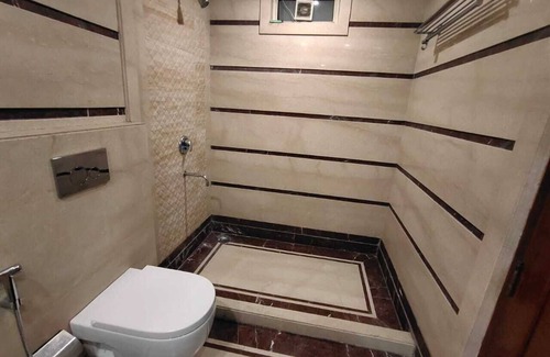 Greater Kailash I House | Inviting Taj Inn Residency: Ideal for Families and Pets