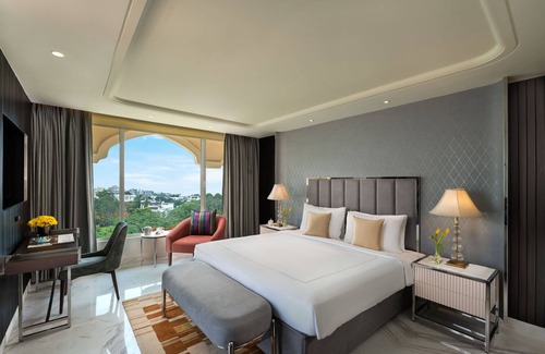 Banjara Hills Hotel | Discover Taj Krishna: 5-Star Comfort with Spa & Pool