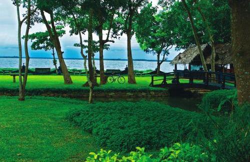 Kumarakom Resort | Serene Taj Kumarakom Resort & Spa with Ocean View Amenities