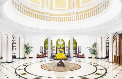 Gomti Nagar Hotel | Elegant Taj Mahal Lucknow: 5-Star Stay with Spa & Pool
