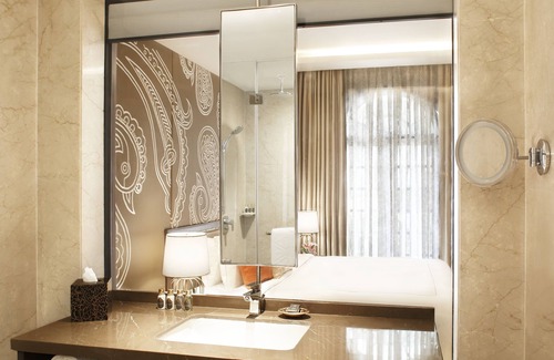 Gomti Nagar Hotel | Elegant Taj Mahal Lucknow: 5-Star Comfort & Spa Retreat