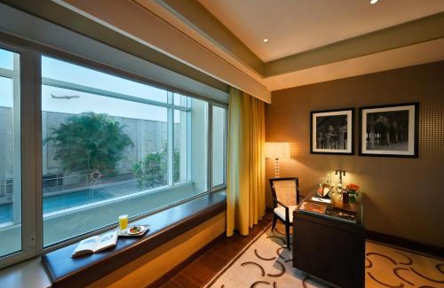 Vile Parle East Hotel | Experience Taj Santacruz: 5-Star Oceanfront Bliss
