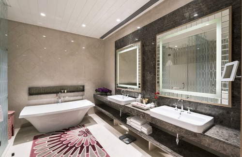 Vile Parle East Hotel | Indulge at Taj Santacruz: 5-Star Comfort & Spa Bliss