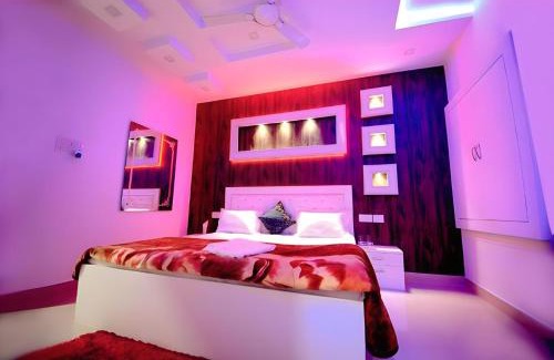 Rakabganj House | Cozy Taj Square: Family Homestay with Great Amenities