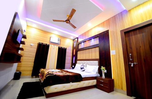 Rakabganj House | Cozy Taj Square: Family Homestay with Great Amenities