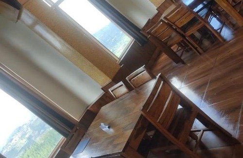 Theog Apartment | Pet Friendly Taj Valley View - Guest Rated 10/10