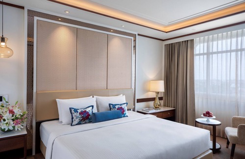 Taj Ganj Hotel | Elegant Tajview Agra: 5-Star Retreat with Spa & Pool