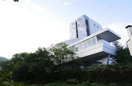 Zaoonsen Hotel | Relax at Takamiya Hotel Rurikura Resort with Hot Tub Access